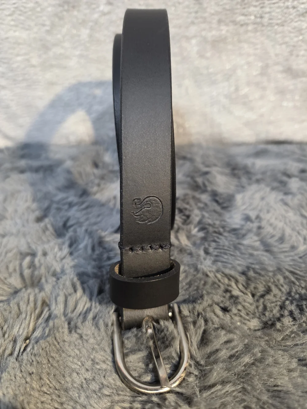 Gloria Vanderbilt Leather Belt with Swan Logo - Classic Black